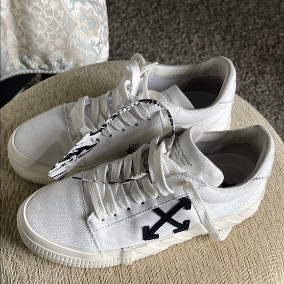 Off-White Wmns Sneaker - Picture 3 of 9